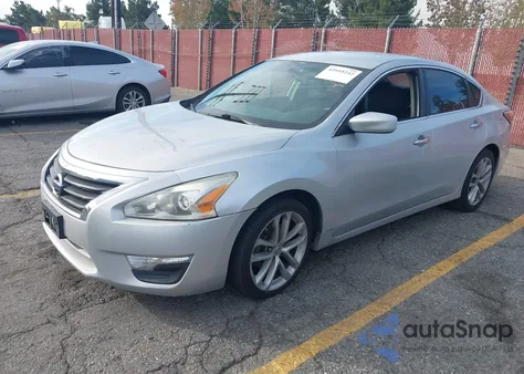 2015 Nissan Altima 2.5 S z USA, uszkodzony, nr VIN 1N4AL3AP8FN910375